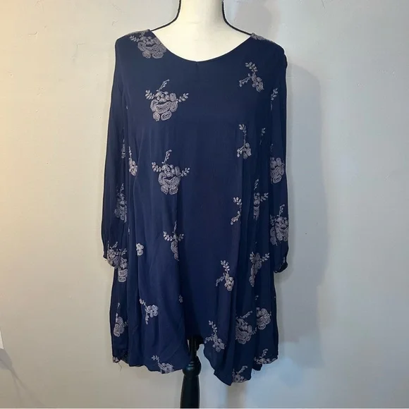Altar'd State Embroidered Boho Long Sleeve Dress Cut Out Back Navy Size Small - Picture 1 of 6